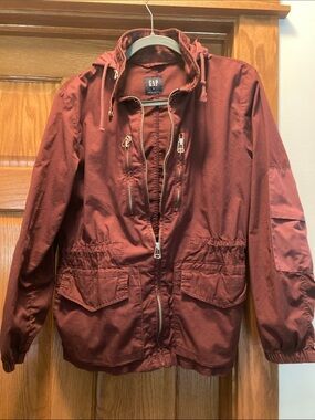 GAP Hooded Anorak Jacket in Burgundy